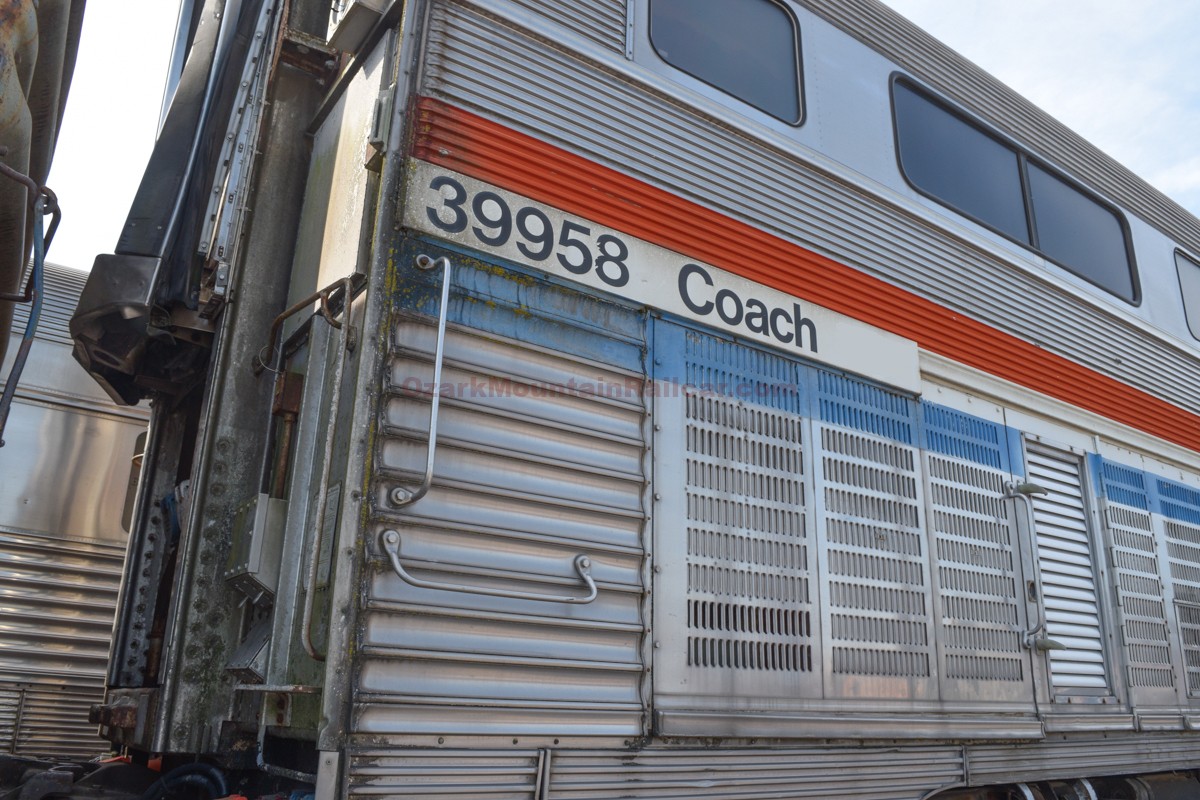 Santa Fe Hilevel Coach #39958